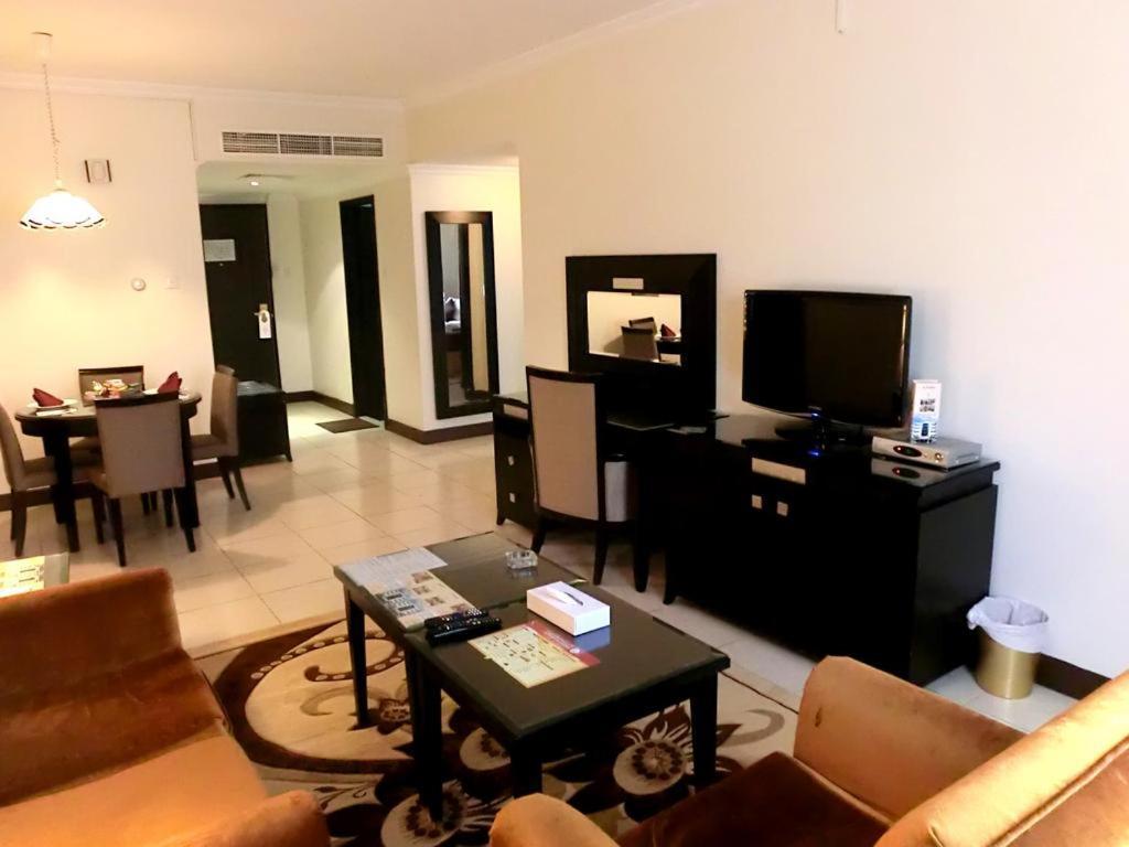 Deebaj Al Khabisi Plaza Aparthotel ดูไบ ภายนอก รูปภาพ